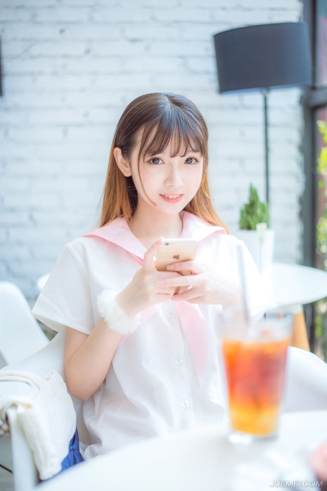 “你……”刘璋怒视法正，法正却一脸淡然的看向刘璝：“也幸好，他够蠢，帮我们解决了张任，否则，要入成都，还需多废许多功夫。”